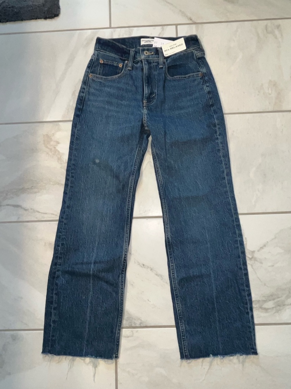 Abercrombie High Rise 90s Relaxed Raw Hem
Jean